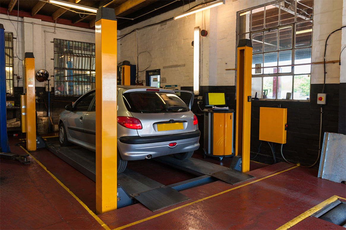 img-resize (3) Customer's car in lift in preparation for servicing Carshalton